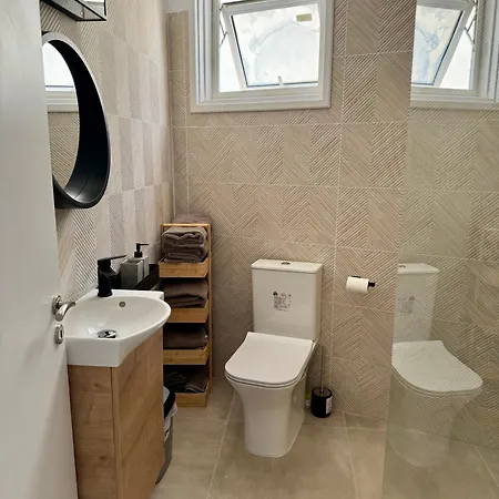 Luxury Two Bed Kato Flat Apartment Paphos