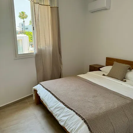 Luxury Two Bed Kato Flat Апартаменты *