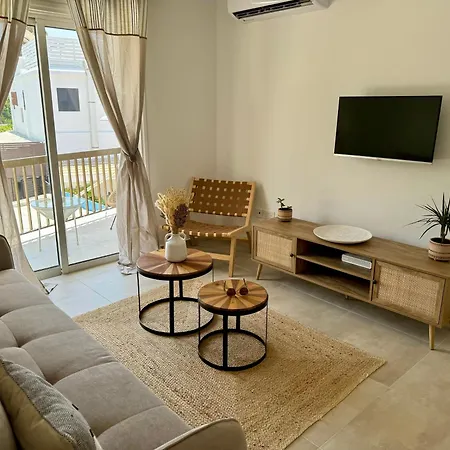 Апартаменты Luxury Two Bed Kato Flat