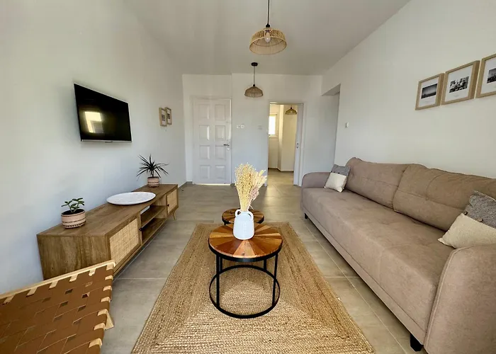 Luxury Two Bed Kato Flat *