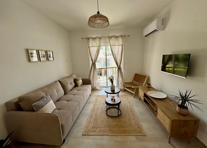 Luxury Two Bed Kato Flat *