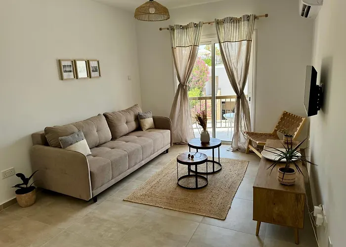 Luxury Two Bed Kato Flat * パ フォス