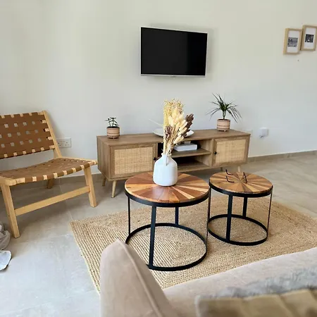 Luxury Two Bed Kato Flat Апартаменты *