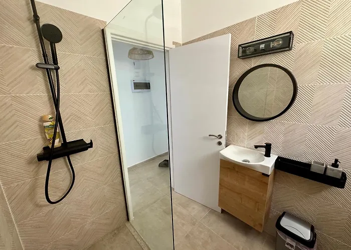 Luxury Two Bed Kato Flat