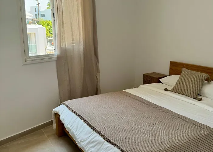 Luxury Two Bed Kato Flat Апартаменты *