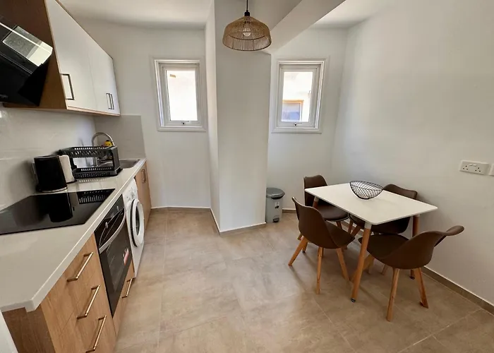 Luxury Two Bed Kato Flat Пафос